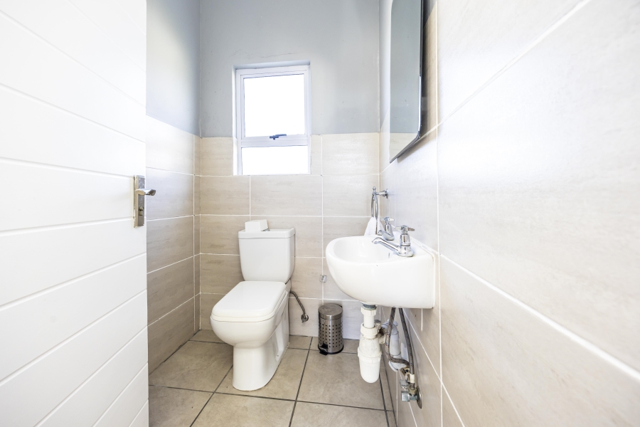 Commercial Property for Sale in Sunnyridge Eastern Cape